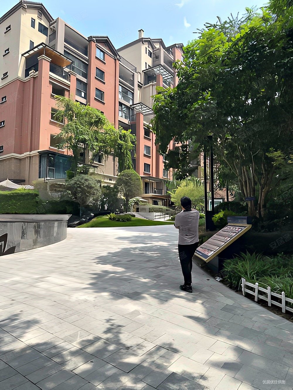 金科天宸八街区4室2厅2卫134㎡南北190万