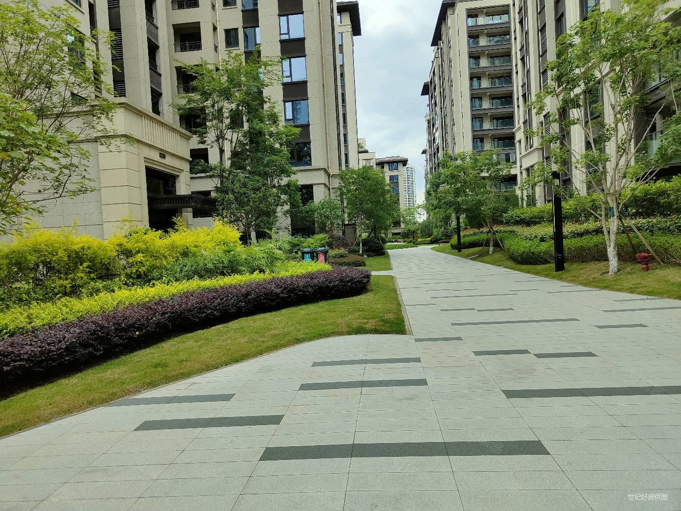 保利天府林语4室2厅2卫114㎡南99.8万