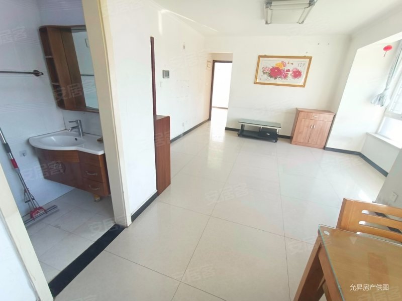 阳光逸墅实际95平米电梯中层带车位地下室