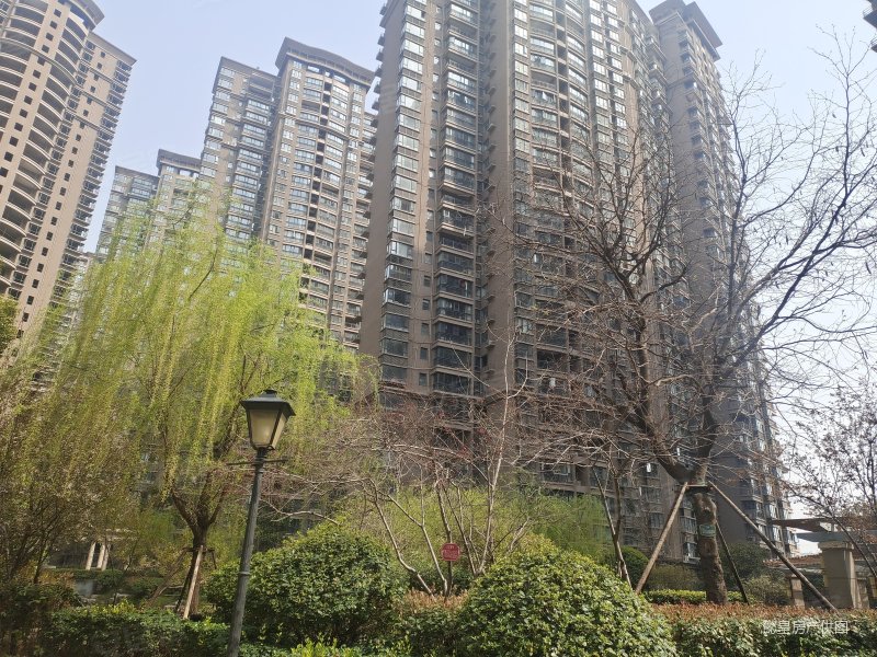 天城一品(东区)4室2厅2卫134.15㎡南北93万