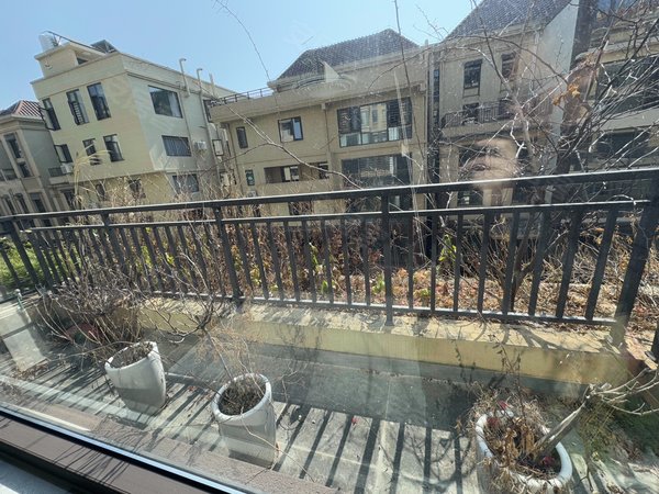 南宁良庆五象大道紫金城北区(商住楼)大别墅出租!豪华家具家电齐全,有露台有花园,可自住可商用!出租房源真实图片