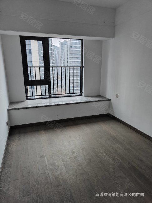 德信旭辉御宸府13951平320万4室2厅2卫