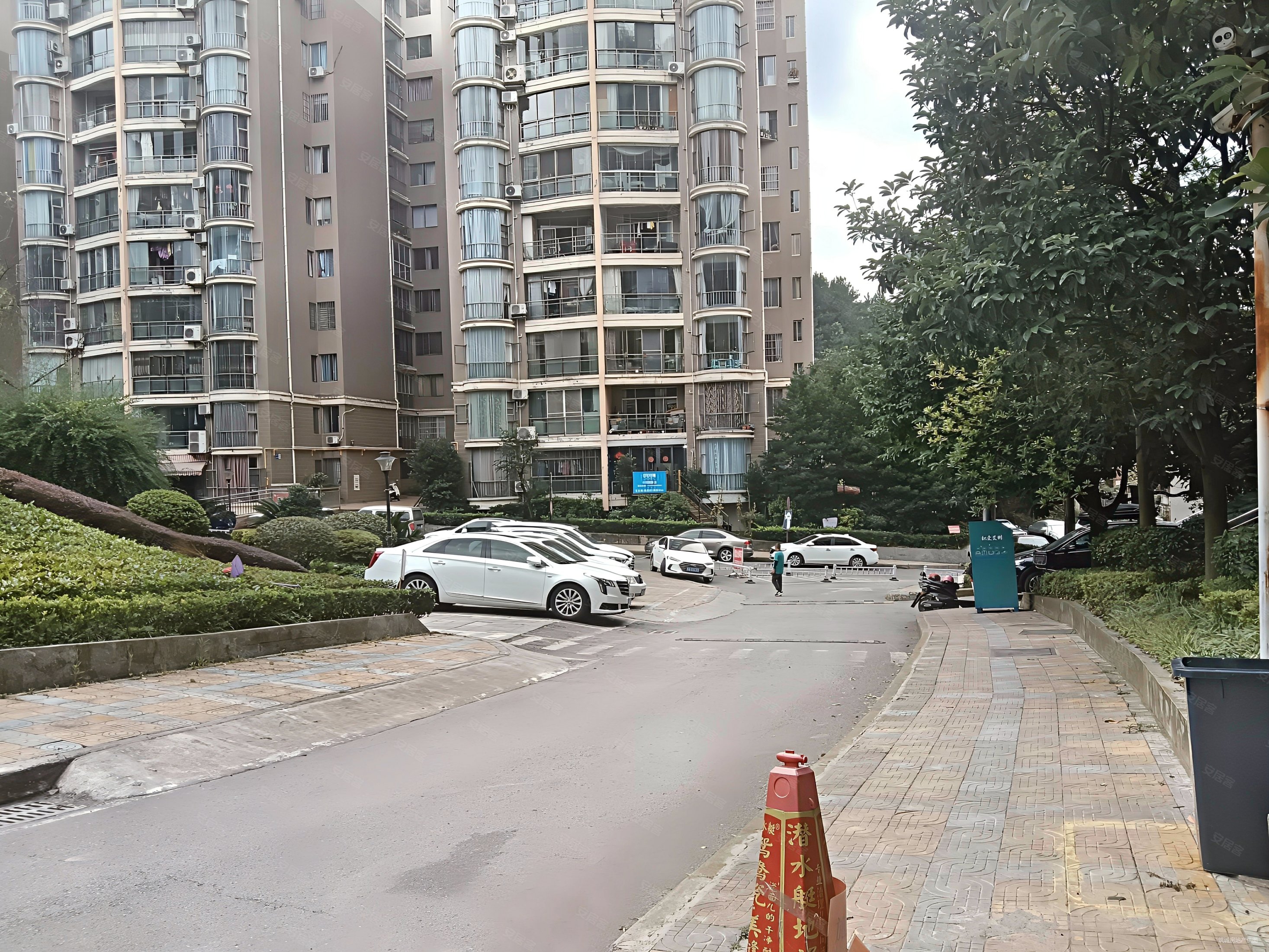 南明区沙冲路四方河卧龙山庄精装4房恒温地暖接受贷款