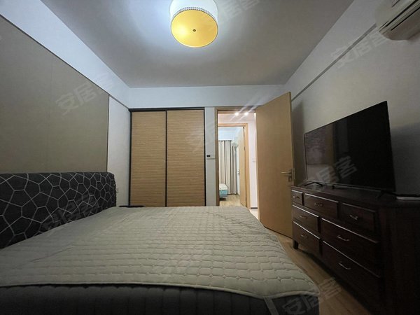 南昌西湖云飞路世纪朝阳中央城12月9日实拍，豪装中央城，房源齐全，随时看。近朝阳万达珠市出租房源真实图片