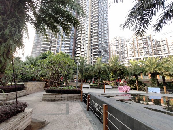 深圳南山西丽天悦南湾留仙洞地铁口物业!