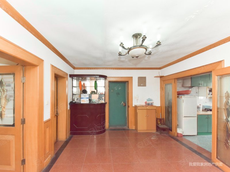 桐馨苑轻轨口3楼大两房采光好送独立大车库诚心出售已改造好