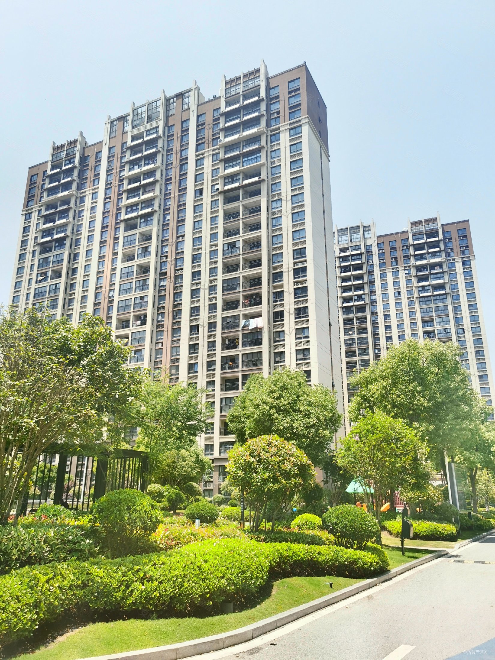 湖悦天境3房精装修房东挂165万