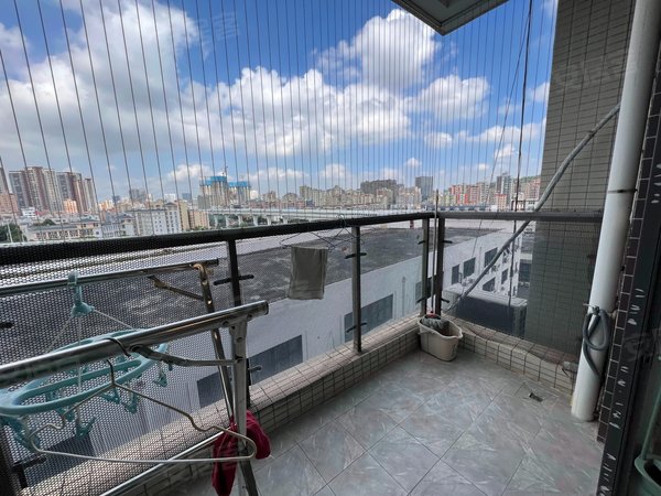 深圳龙华大浪金威大厦元芬地铁口金威大厦小区四房全齐出租只要4800