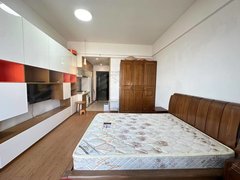 常熟万达广场万达广场中心新空 万达旁隆盈广场 精装一房 免费停车 随时看 设施齐全出租房源真实图片