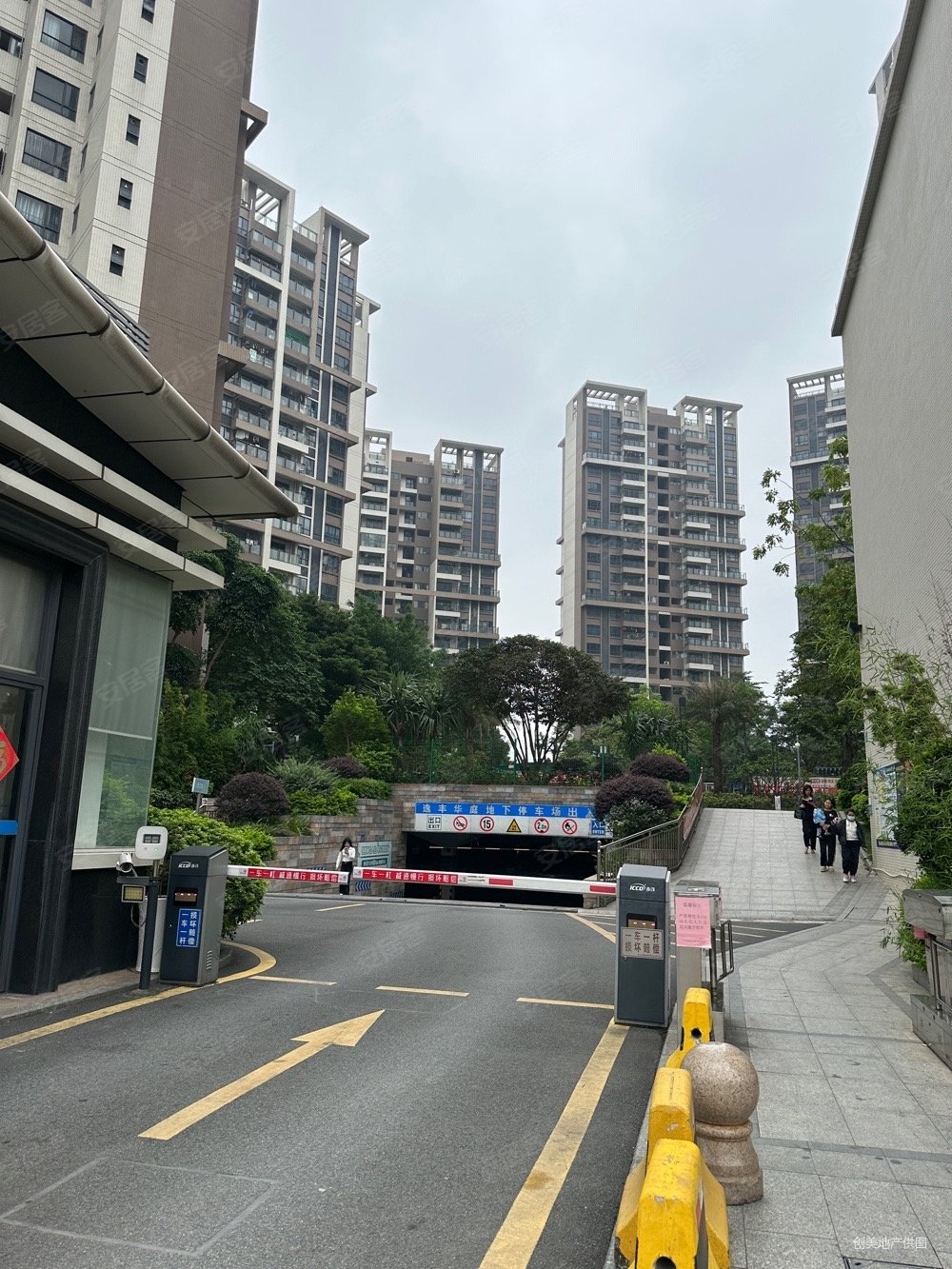 逸丰华庭 单价8200 花中旁毛坯4房户型有入户花园