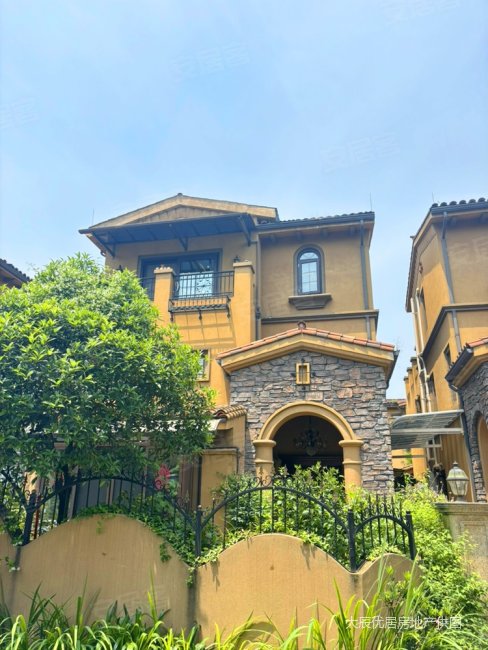 独栋别墅精装修前后带花园拎包入住房东急售随时看房