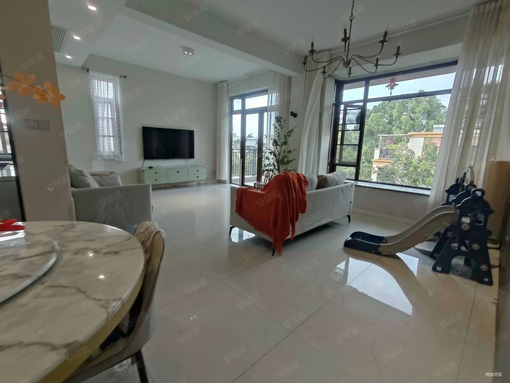 观湖园7室2厅4卫150.9㎡南北878万