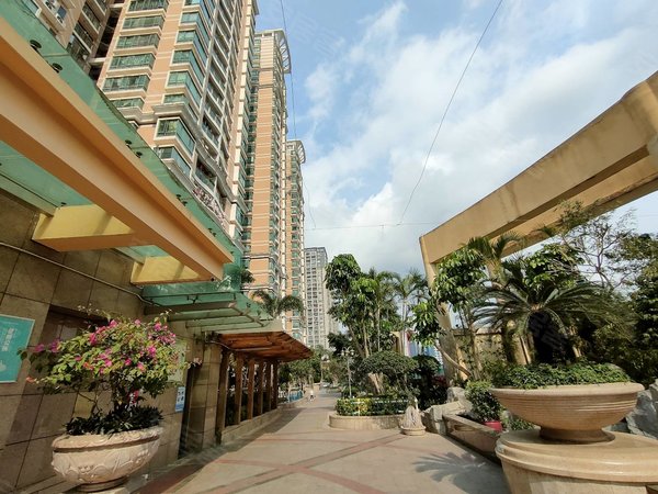 深圳宝安西乡金港华庭金港华庭精装三房两卫客厅带阳台家私齐有停车位