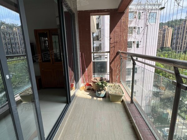 深圳龙岗南联运河蓝湾客厅双阳台 南北通透 拎包入住 看山景 住家安静
