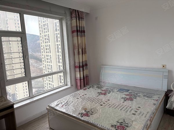 大连高新园区凌水坦城高新万达，理工西门，海事，恒瑞坦城，装修两室一厅出租房源真实图片