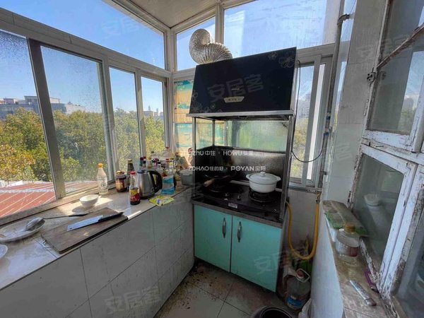 济南历下老东门东仓小区老小区的天花板 精装三室 干净整洁 领包入住