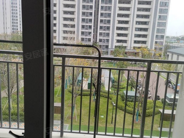 昆山巴城巴城兰亭大境花园房东本人,没有中介费,独立大阳台低价出租.