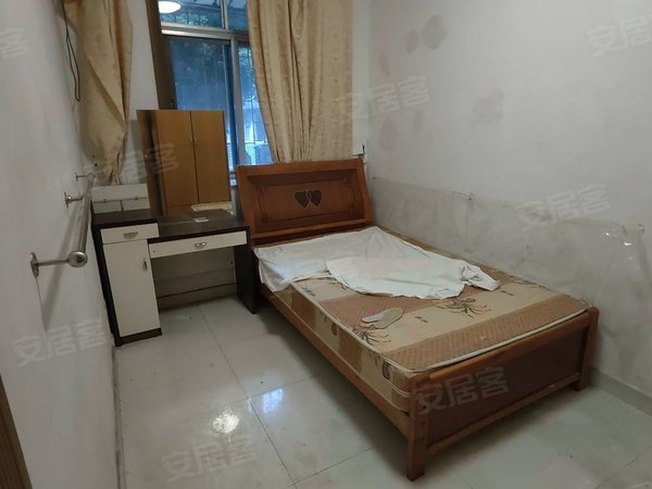 深圳罗湖泥岗红岗西村罗湖 泥岗 红岗西村 一楼干净三房 配套齐全随时