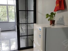 嵊州城区市中心新退一室一厅,价格美丽,房间清爽,随时看房,拎包入住出租房源真实图片