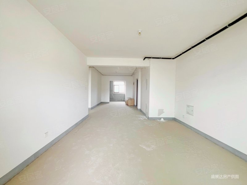 国企开发 园林洋房 次顶楼   位置 边户双卫 通宇林景熙园