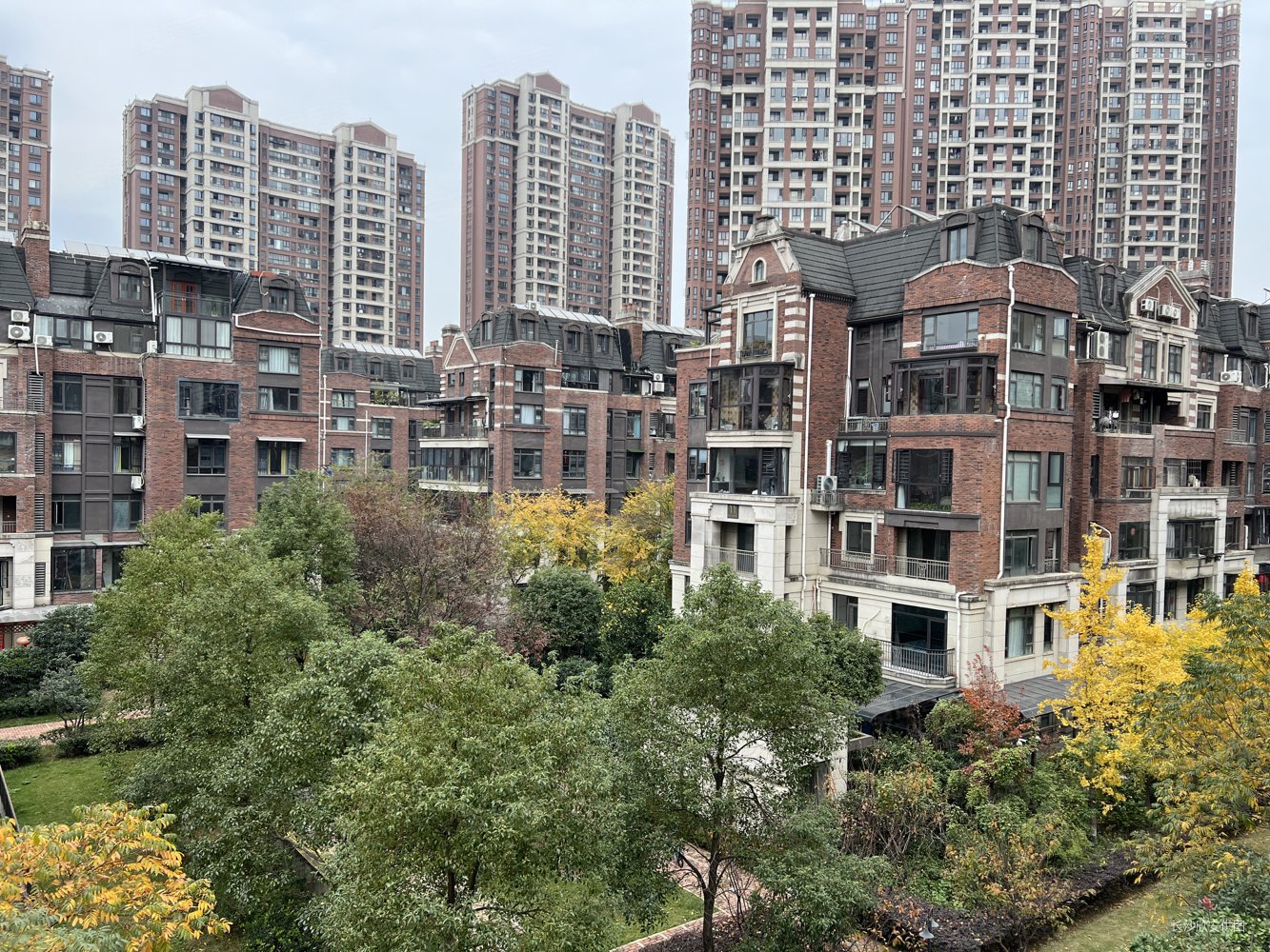 绿地洋房带大露台房东诚心出售看房方便在家可以看江景