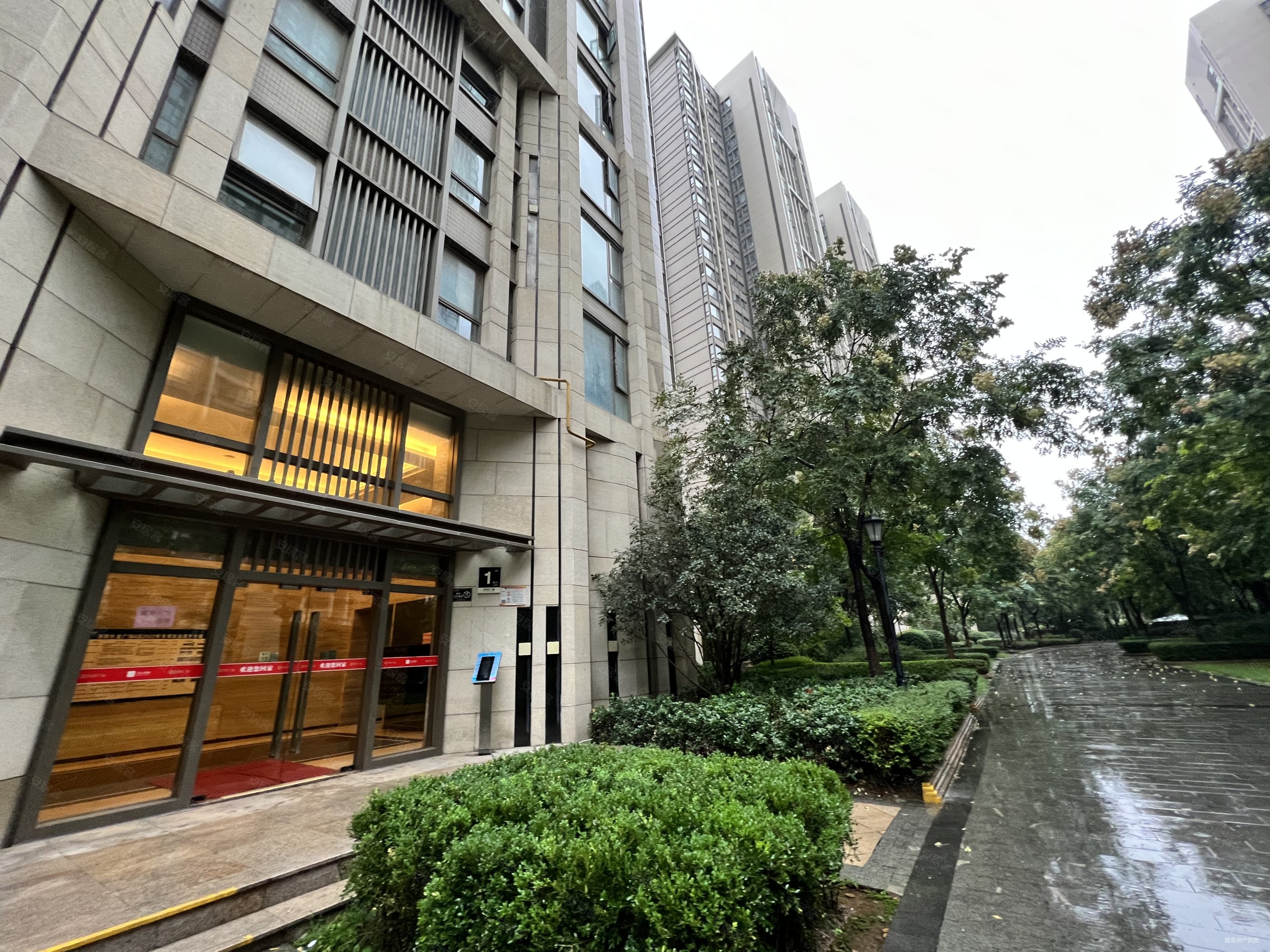 洛阳房产网>洛阳二手房>西工二手房>王城公园二手房>升龙广场(a区)>