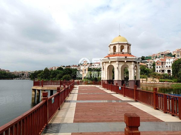 泉州丰泽云鹿路宝珊花园宝珊花园 大独栋8房 大车库大花园 位置好 可