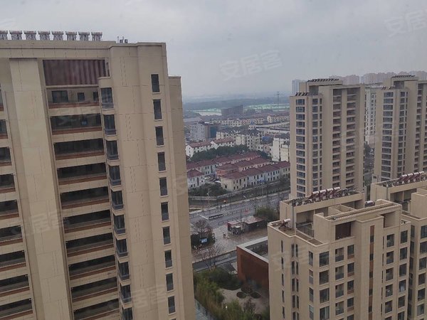 昆山陆家陆家镇兰亭珑悦地铁口兰亭珑悦押一付一三室一厅可停车实拍实