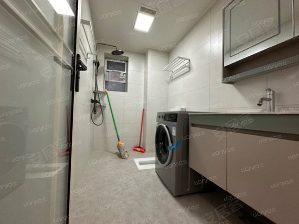 凉山西昌长宁小区正黄金色学府西部怀远附近，精装套三，家具家电齐全，领包入住出租房源真实图片