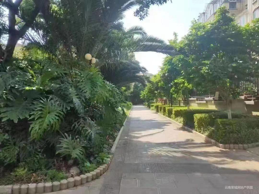 万景园,证积133平四室二厅二卫,精装修,  楼层带车位急售