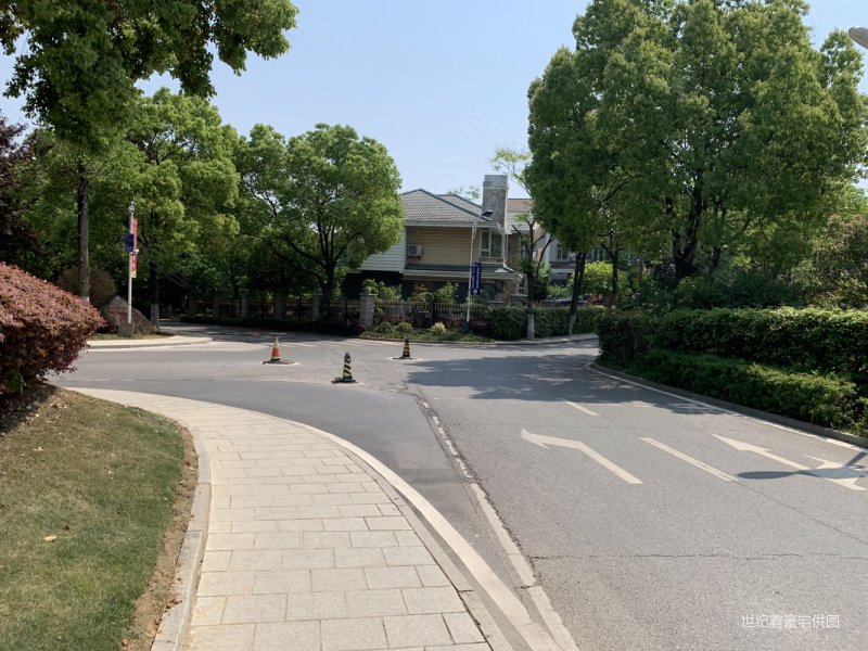 f天下欧景园独栋别墅 花园占地700平 进场开阔 正南向