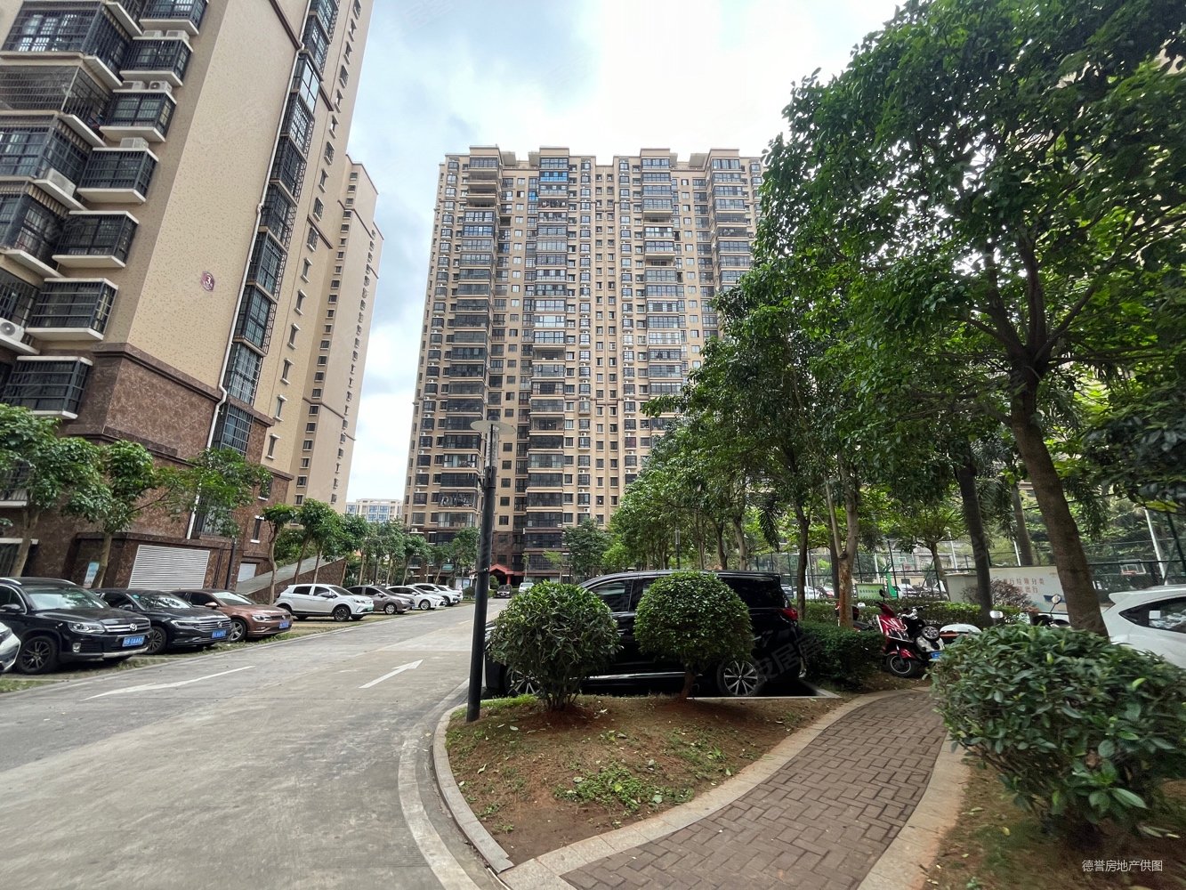 急售万达商圈海秀花园3房南北通透双阳台