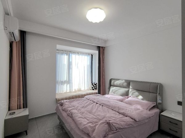 金华东阳横店横店南江府南江府中心位置大4房边套！现代简约风！家具家电齐全！拎包入住出租房源真实图片