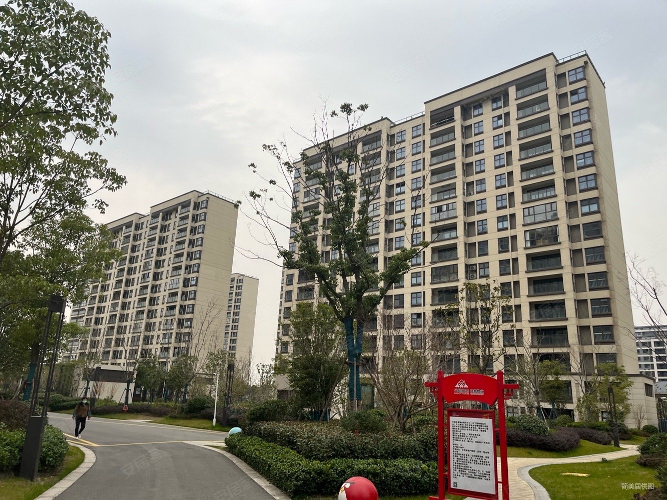 光樾华庭精装湖景大平层您可拎包入住房东低价出售欢迎来电