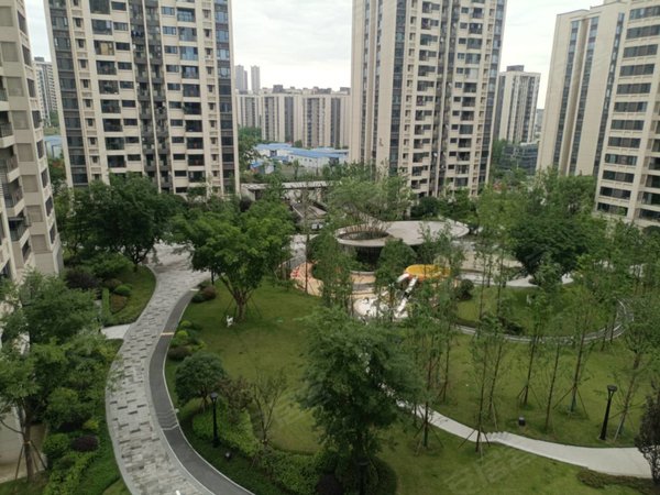 重庆渝北中央公园万科森林公园林涧可vr看房,带地暖,朝小区中庭,出行