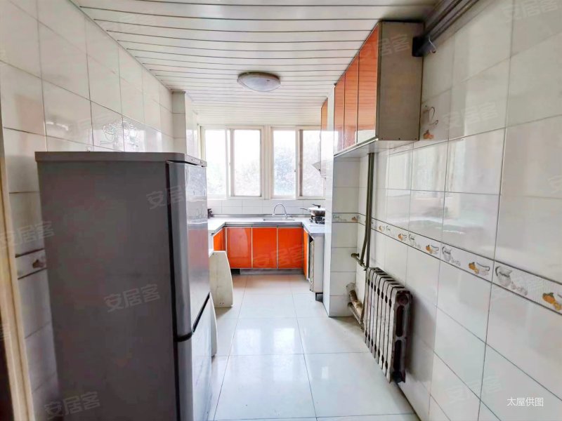 百通花园套二厅南北楼层好2楼  有储藏室