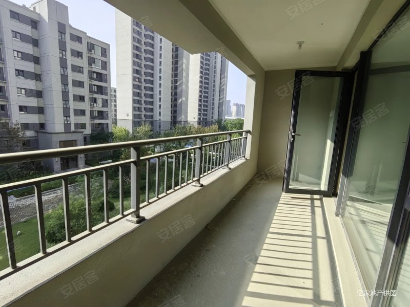 新出洋房好楼层,保利城6.4 宽厅,带车位业主急售随时看房