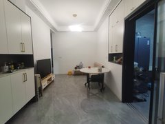 咸宁嘉鱼嘉鱼城区小区周边配套齐全,学校超市都在附近,家里家具家电齐全出租房源真实图片