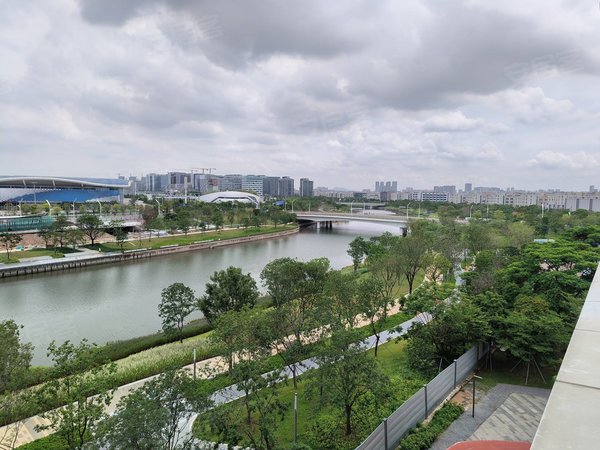 深圳宝安福永会展湾东城广场地铁口 会展湾东城 精装两房 小区环境好