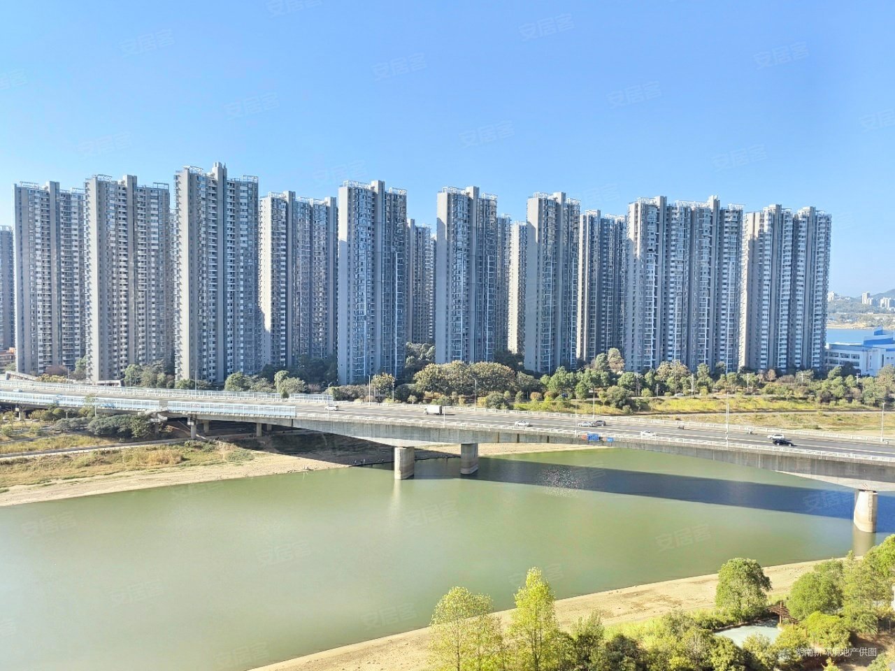 双湾国际精装修采光好入户带花园江景大阳台