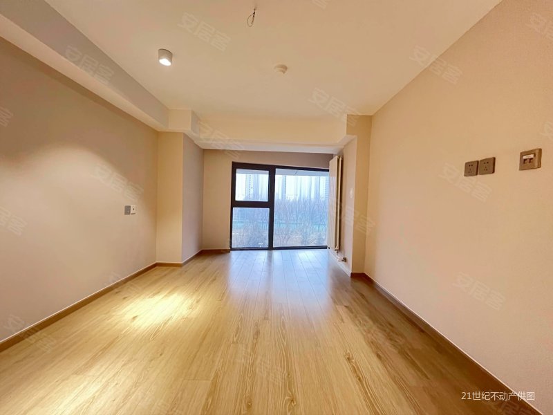 中冶盛世广场偏门楼头loft两个卫生间办公居住舒适