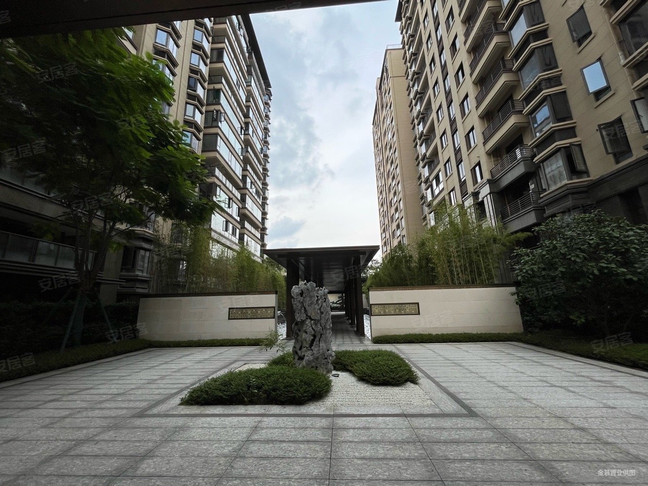 底复两层,使用550平,一楼带110平花园,带车位,南宁三中,大唐臻观二手