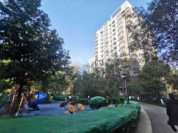 昆明西山大商汇光辉城市儿童医院旁全套家具家电精装两房干净清爽随时