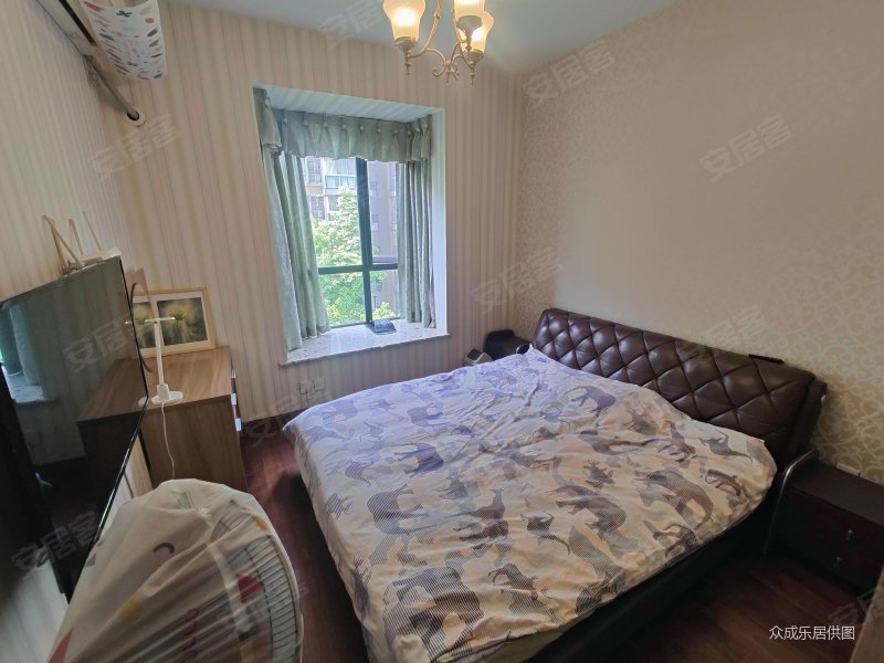 中大君悦金沙(一二期) 出行方便 正南朝向 电梯房 满五