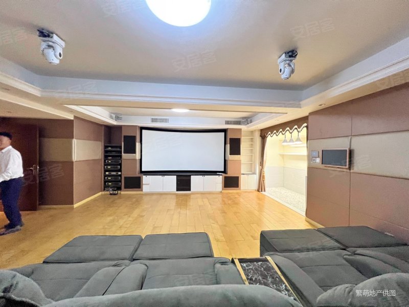 湿地公园 带100平花园 地下影音室  4层带双车位急售