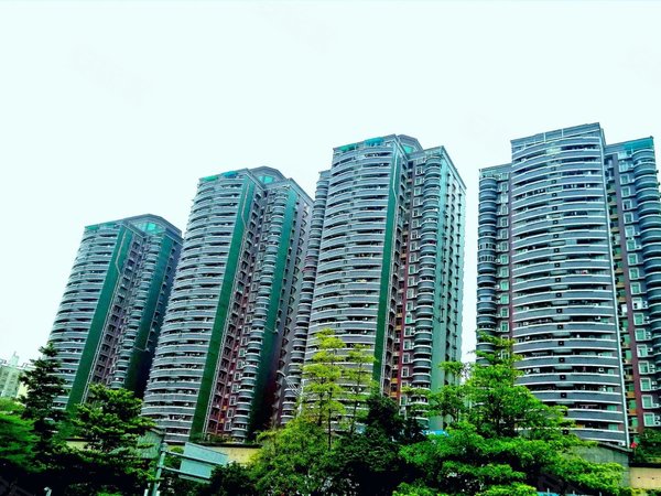 东莞南城鸿福路口七宝一居七宝一居三房两厅赠送平台家电全齐1900月.