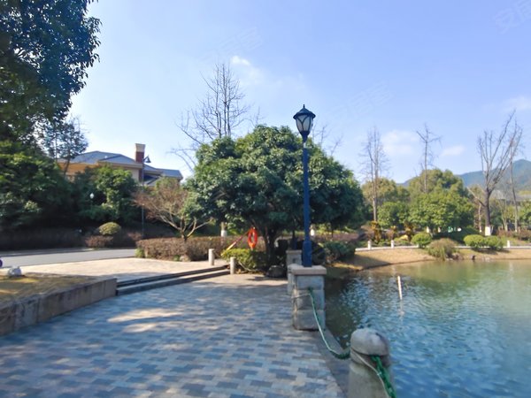 杭州富阳银湖九龙山庄(别墅)九龙山庄(别墅) 4室2厅3卫 410平 精装修