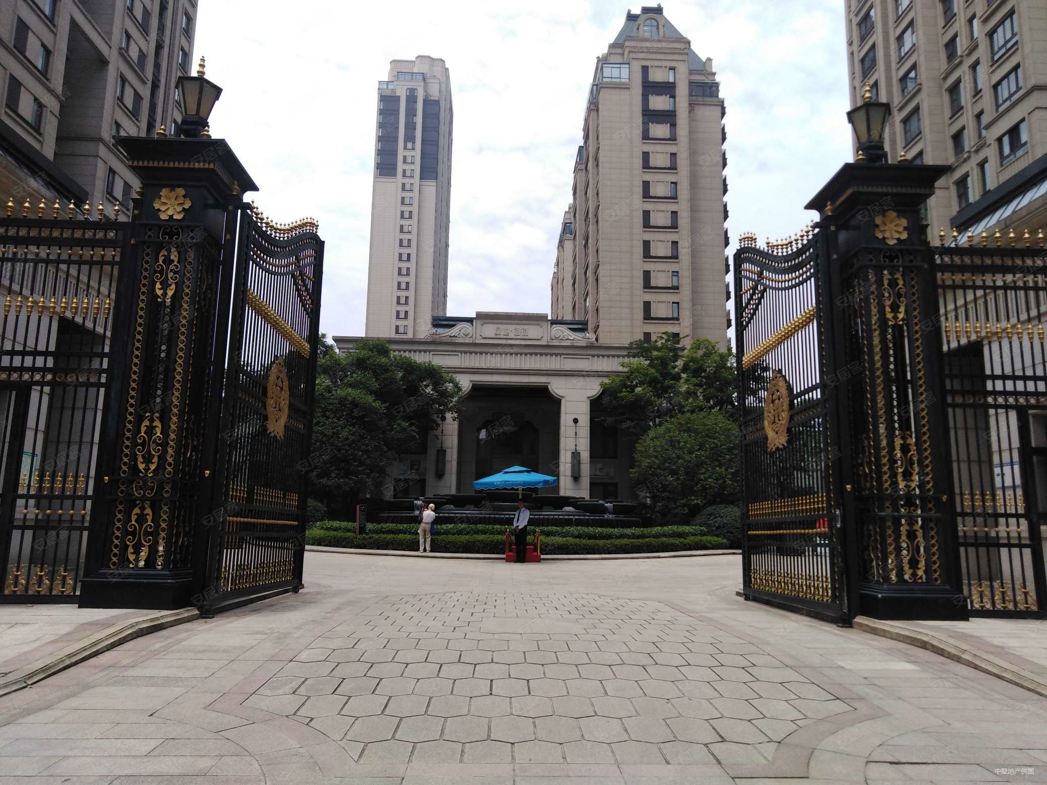 绿地御徽4室2厅1卫130㎡南北400万