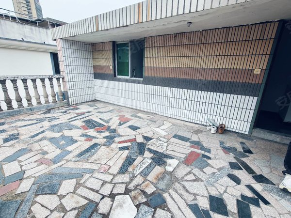 金华婺城婺城江南雅苑世贸边上50米 单间带露 台本人房東无中介月付押一付一可短租出租房源真实图片