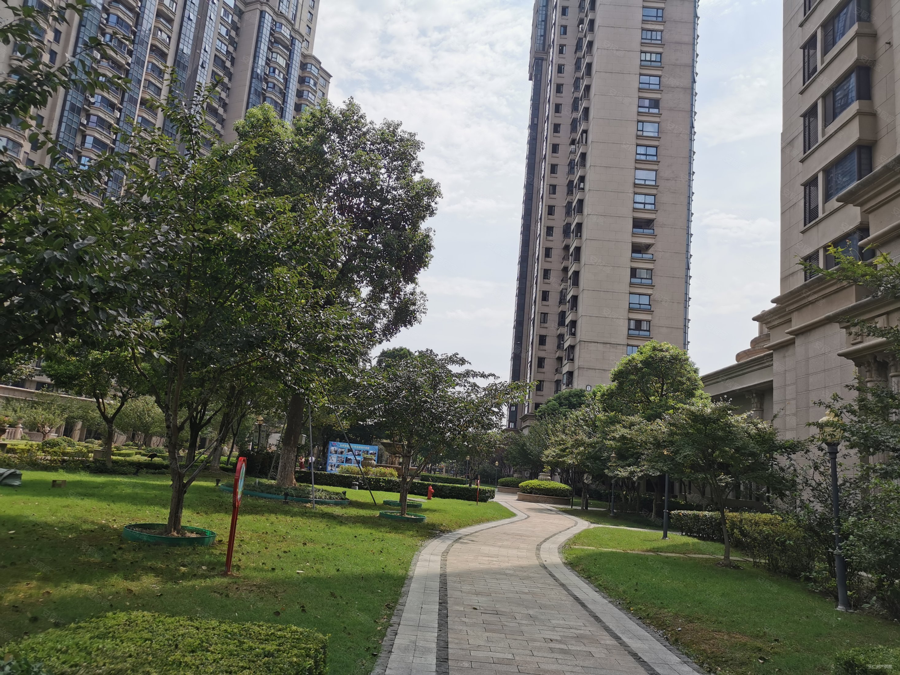 弘辉首玺2室2厅2卫125.19㎡南北320万